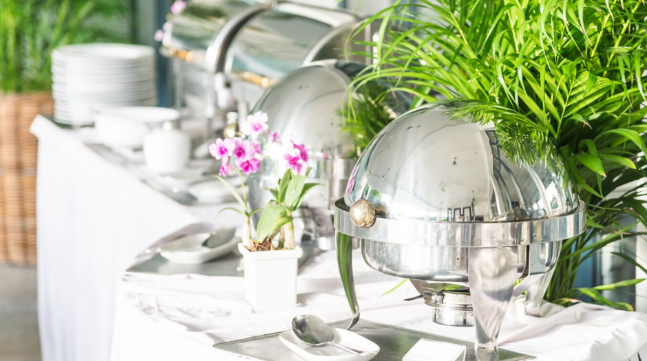 Η τέχνη του buffet στο catering: Δημιουργία εντυπωσιακών και νόστιμων σταθμών φαγητού